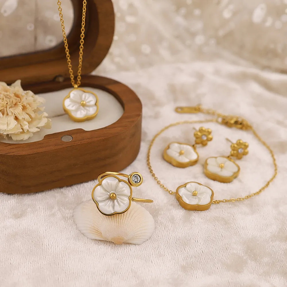 Romantische goud-witte bloem ketting