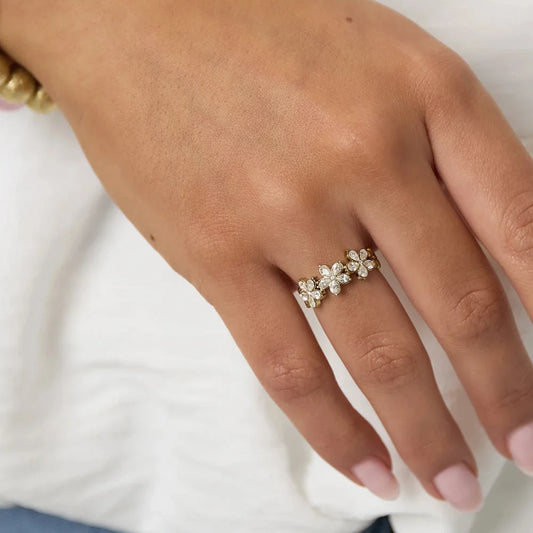 Ring met bloemen en steentjes